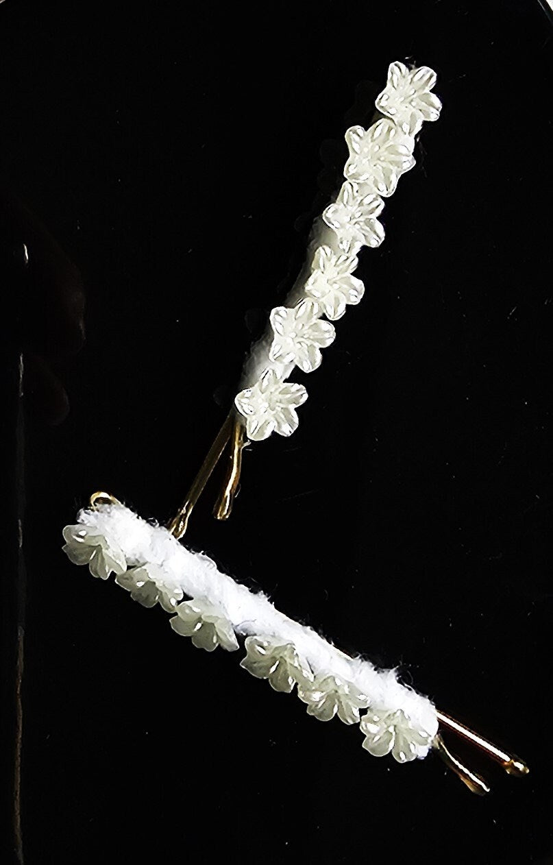 White Floral Hairgrips