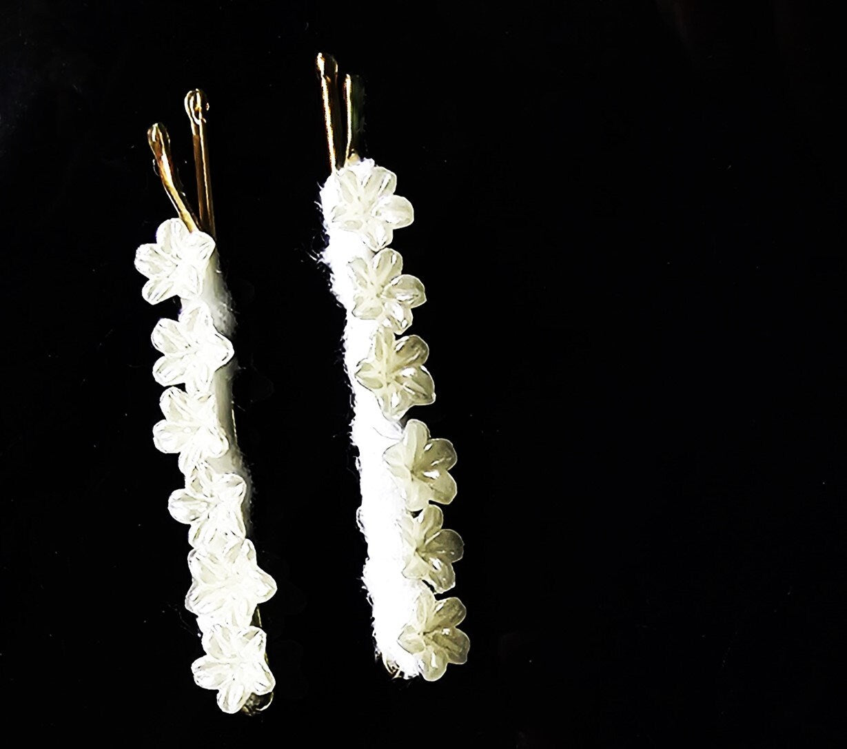 White Floral Hairgrips