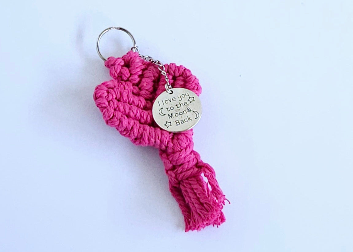 Macramé Heart Key Ring – Handmade Boho Keychain – Meaningful Gift for Loved Ones