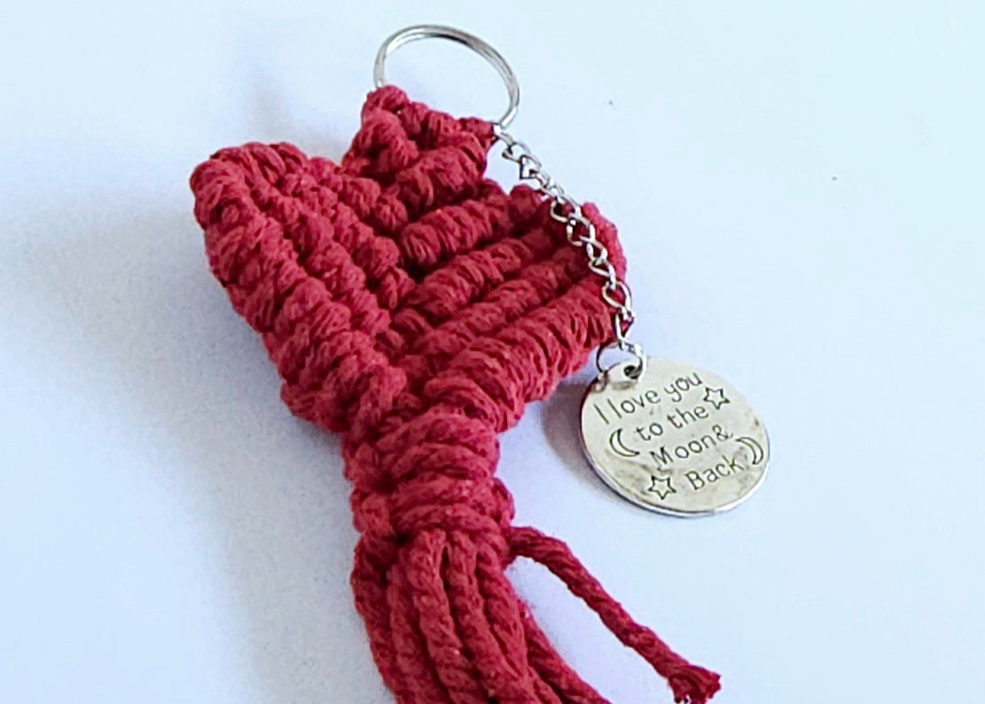 Macramé Heart Key Ring – Handmade Boho Keychain – Meaningful Gift for Loved Ones